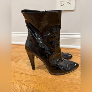 Stuart Weitzman Black Patent Leather Ankle Booties Size 7.5 Pointed Toe High Hee
